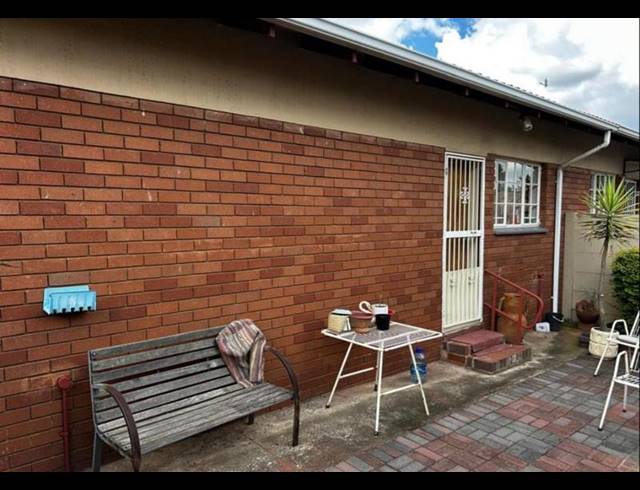 2 BEDROOM TOWNHOUSE FOR SALE IN NEW REDRUTH